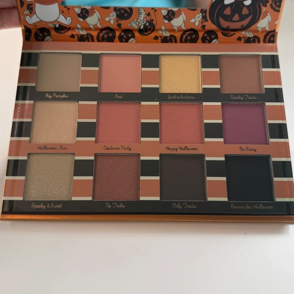 Disney Winnie the Pooh Halloween Eyeshadow Palette Taste Beauty 12 Shades Mirror